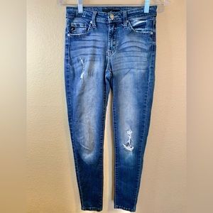 KanCan distressed skinny jeans. Size 26‎